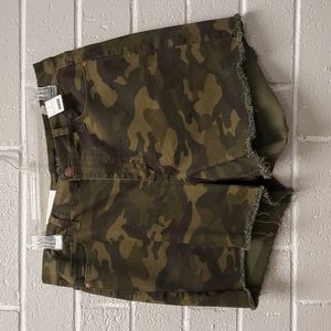 NEW WITH TAGS Judy Blue camo shorts